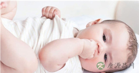 小孩尿黄是怎么回事 小孩尿黄是怎么回事
