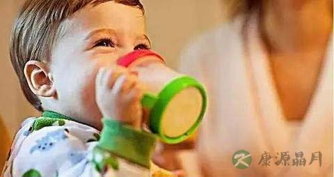 小孩发高烧可以喝瘦肉汤吗 小孩发高烧可以喝瘦肉汤吗