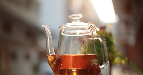 怎么区分红茶是否加色素