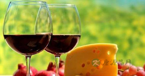 女性喝葡萄酒好还是干红好 女性喝葡萄酒好还是干红好