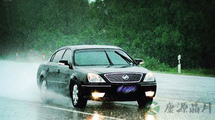 高速公路雨天行车的“十二个注意” 高速公路雨天行车的“十二个注意”