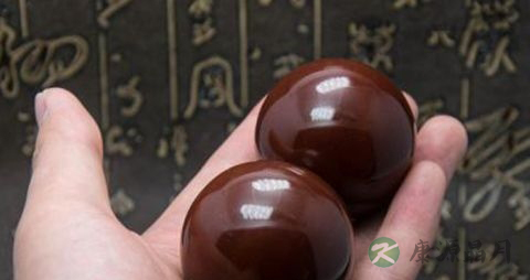 老年人可以玩健身球吗 老年人可以玩健身球吗