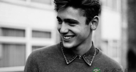 秋季5种阳光浴养生法 补钙防脱发 秋季5种阳光浴养生法 补钙防脱发