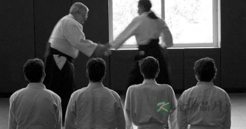 寒冷冬天怎样打太极拳 寒冷冬天怎样打太极拳
