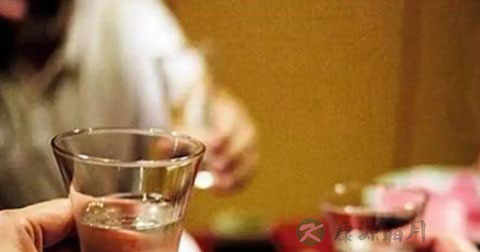 练肌肉能喝酒吗 练肌肉能喝酒吗