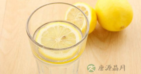 柠檬泡水可以减肥吗 柠檬泡水可以减肥吗