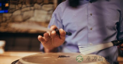 手鼓舞是哪个少数民族的传统舞蹈 手鼓舞是哪个少数民族的传统舞蹈