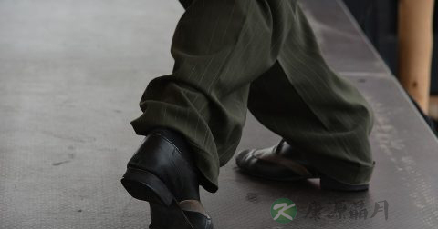 跳爵士舞穿什么服装 跳爵士舞穿什么服装