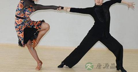 拉丁舞服装怎么选 拉丁舞服装怎么选