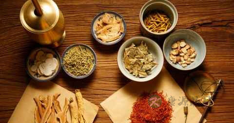 白殿疯可以用皮炎平吗 白殿疯可以用皮炎平吗