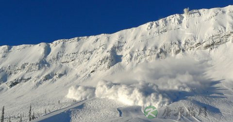 遇到雪崩时应如何进行自救 遇到雪崩时应如何进行自救