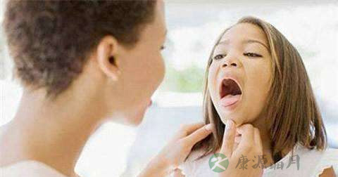 鱼刺扎喉咙怎么办 鱼刺扎喉咙怎么办