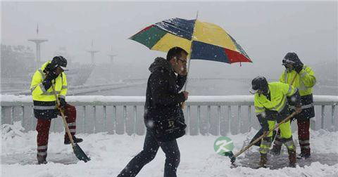遇到暴风雪如何自救 遇到暴风雪如何自救