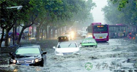 暴雨天开车要注意什么 暴雨天开车要注意什么