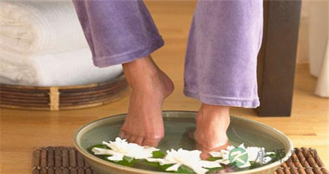 每天泡脚可以赶走妇科病吗 每天泡脚可以赶走妇科病吗