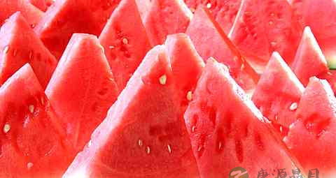 夏天来月经可以吃西瓜吗 夏天来月经可以吃西瓜吗