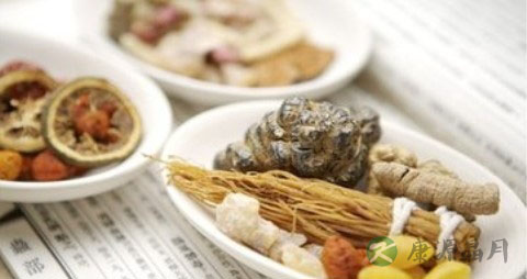 喝中药可以吃香肠吗 喝中药可以吃香肠吗