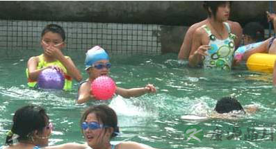 炎热夏季游泳解暑应注意预防疾病 炎热夏季游泳解暑应注意预防疾病