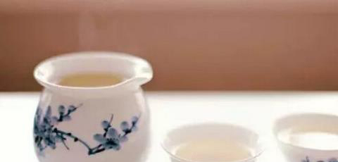 夏天喝白茶能防暑降温 夏天喝白茶能防暑降温