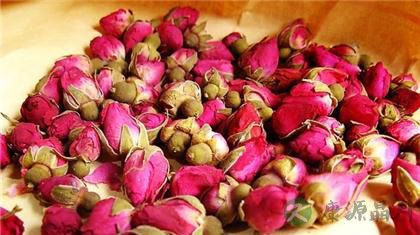 喝玫瑰花茶的好处和坏处 喝玫瑰花茶的好处和坏处