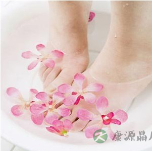 葡萄酒泡脚可缓疲劳和辅助治疗疾病 葡萄酒泡脚可缓疲劳和辅助治疗疾病