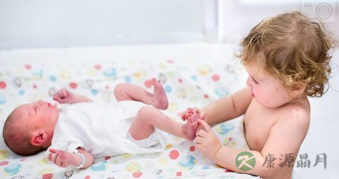 婴儿2个月母乳性黄疸怎么办 婴儿2个月母乳性黄疸怎么办