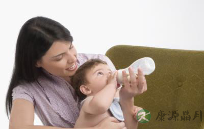 喝水也考究 正确给小宝宝喝水 喝水也考究 正确给小宝宝喝水