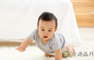 宝宝学坐东倒西歪 游戏来锻炼 宝宝学坐东倒西歪 游戏来锻炼