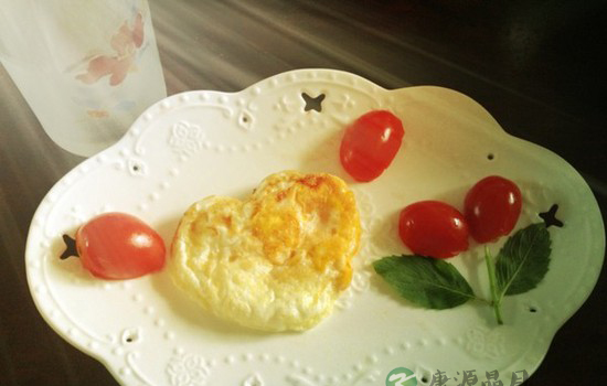 夏天宝宝不爱吃饭 家长不妨给饭菜做做"造型" 夏天宝宝不爱吃饭 家长不妨给饭菜做做"造型"