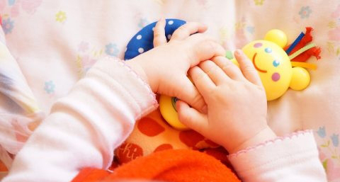 为什么小孩喜欢哭闹 为什么小孩喜欢哭闹