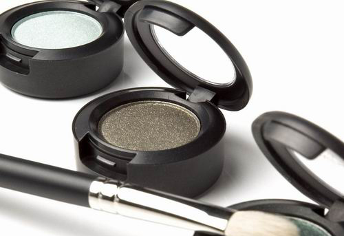 简单又速成的办公室美妆法(组图) 简单又速成的办公室美妆法(组图)