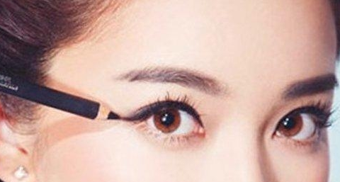 如何画眼线_画眼线的窍门 如何画眼线_画眼线的窍门