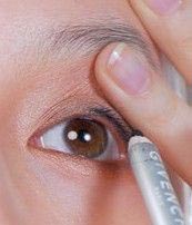模特讲解内眼线的打造手法 模特讲解内眼线的打造手法