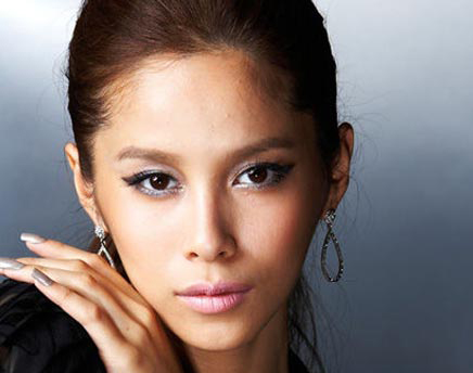 做记号法教你化出混血美人上扬眼线 做记号法教你化出混血美人上扬眼线