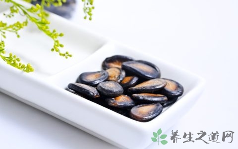 吃黑瓜子上火吗 吃黑瓜子上火吗