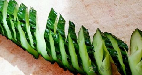 蛇皮辣黄瓜怎么切 蛇皮辣黄瓜怎么切