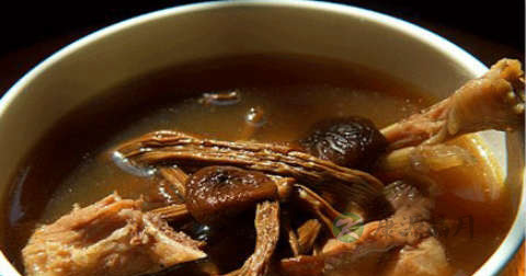 茶树菇煲鸡汤放多少水 茶树菇煲鸡汤放多少水