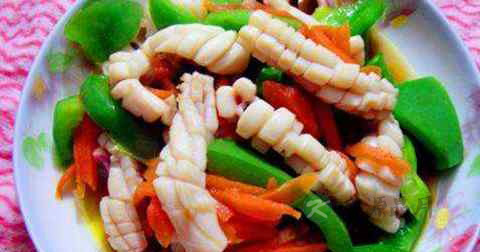 青椒炒鱿鱼用什么油 青椒炒鱿鱼用什么油