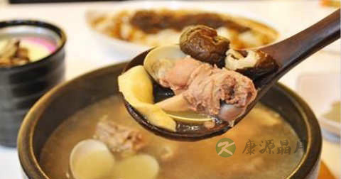 麻油鸡汤要不要放姜 麻油鸡汤要不要放姜