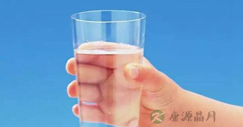 喝水呛到 喝水呛到